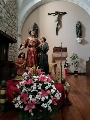 FOTORepresentacin de los tres hermanos en escayola policromada