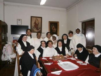 FOTOCelebracin del cumpleaos de la ms pequea de la comunidad: Ana Luisa