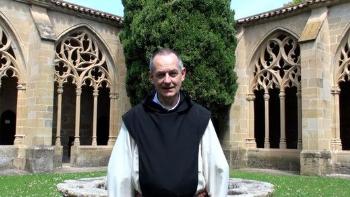 FOTOel P. Isaac en el claustro de la Abada de Ntra. Sra. de la Oliva