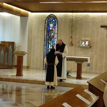 FOTODom Bernardus bendijo a madre Pilar 