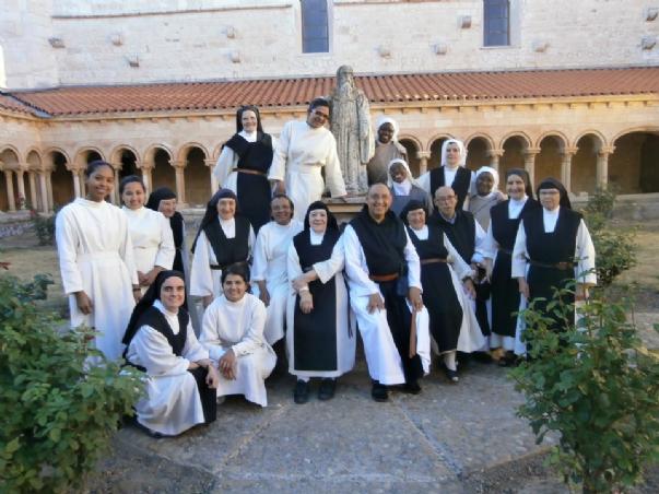 FOTODejamos constancia del encuentro con una foto en el claustro