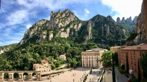 FOTOVista desde el  acceso a la Abada anfitriona:MONTSERRAT