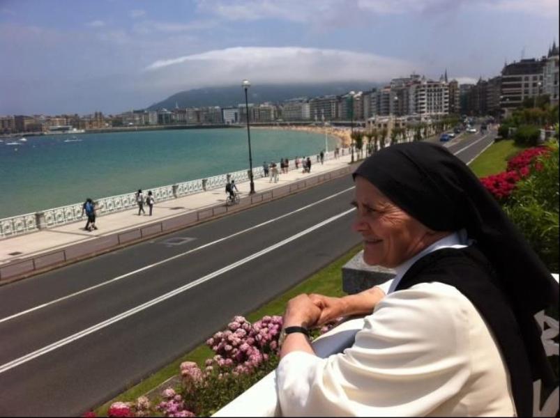 FOTOSor Presentaci�n avistando el horizonte con alegr�a.