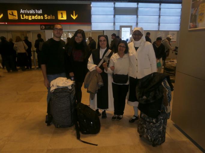 FOTOSor Rosalía y sor Rocío acudieron a recibirla en el aeropuerto