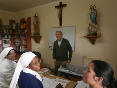 En el aula de estudio con Don Carlos