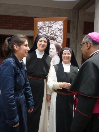 Nuestras hermanas con el Obispo